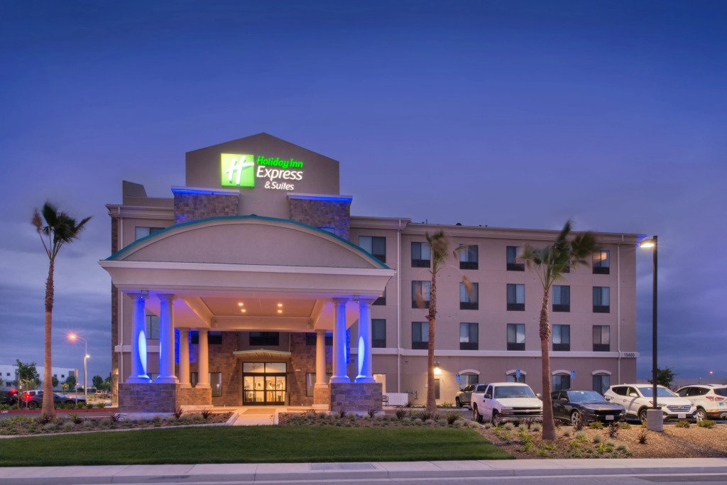 Holiday Inn Express & Suites Bakersfield Airport by IHG