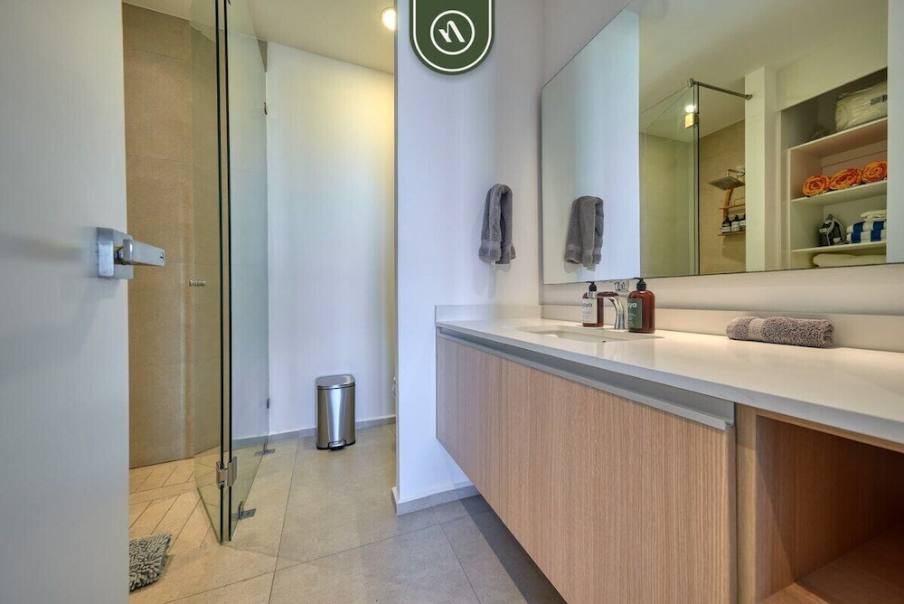 Oceanfront 2BR Condo -private Balcony - Beach