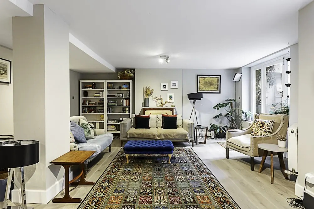 Elegance in Westminster: Victoria Vibes Apartment