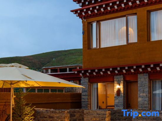 Litang Waiting for the Wind to Vacation (Letong Ancient Town Qianhu  Village Store)
