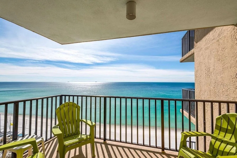 Pelican Walk 904