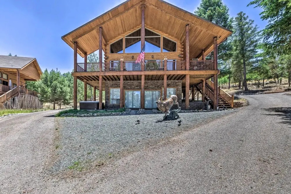 Quiet Ruidoso Cabin w/ Deck & Private Hot Tub