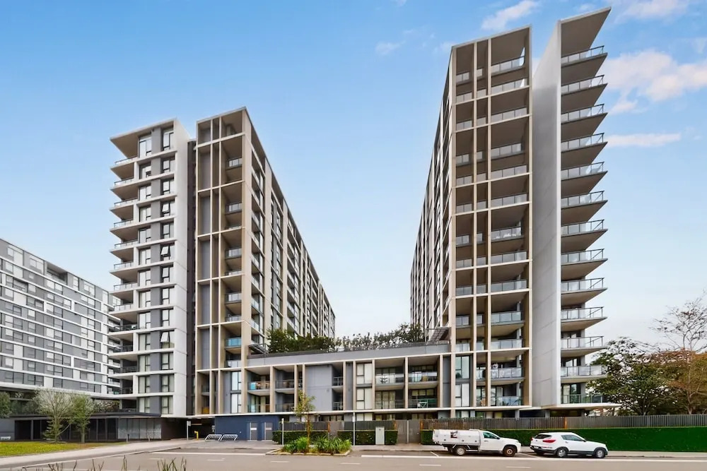 Skyline 2BR Apt Near Metro Ryde