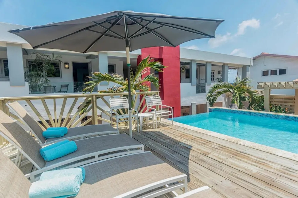 Quiet Cozy Central Close to the Beach Pool