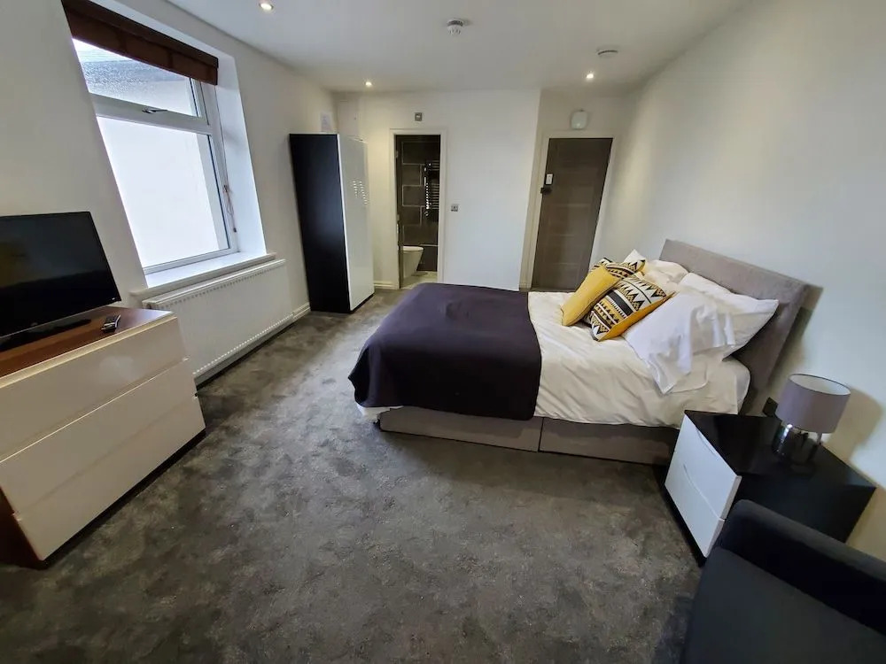 The Ashcroft Studios & Apartments with Free Parking