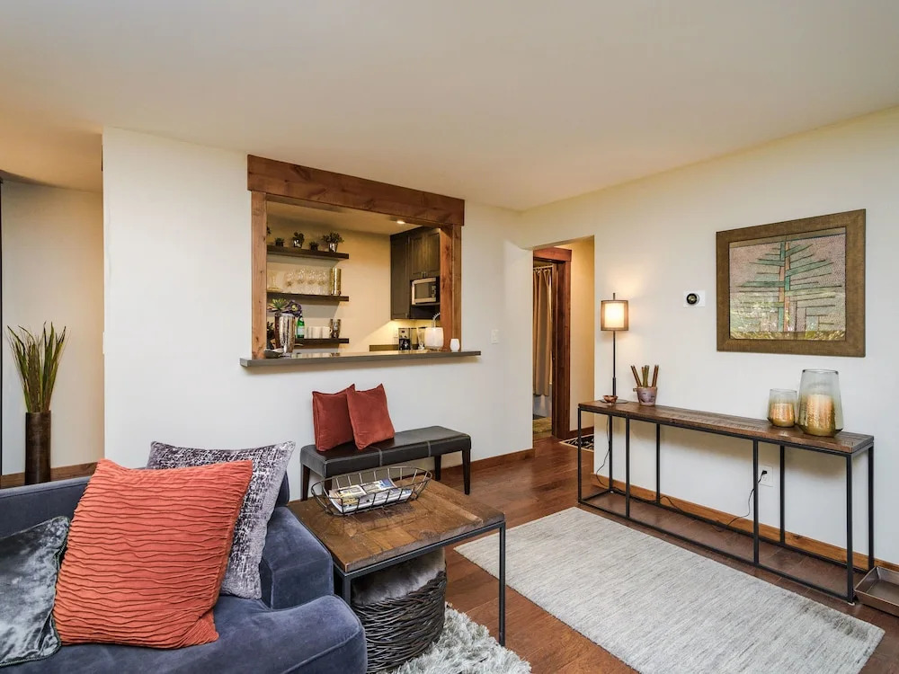 1000 Lakeshore Blvd Condo Unit 4 2 Bedrooms 2 Bathrooms Condo