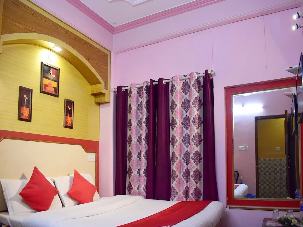 OYO 10694 Hotel Royal Inn