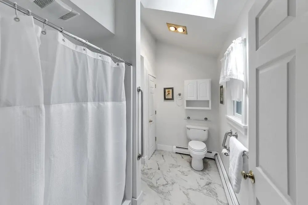 Bear Pass - Mountain View 4 Bedroom Home by RedAwning