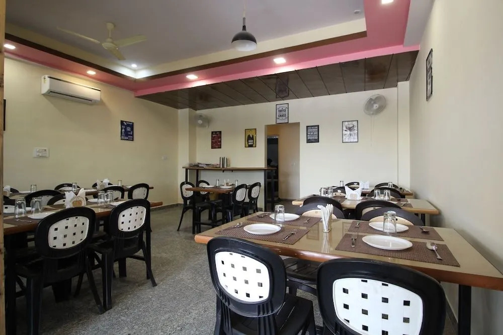 Oyo Flagship 33020 Kusum Vihar Jagat Pura