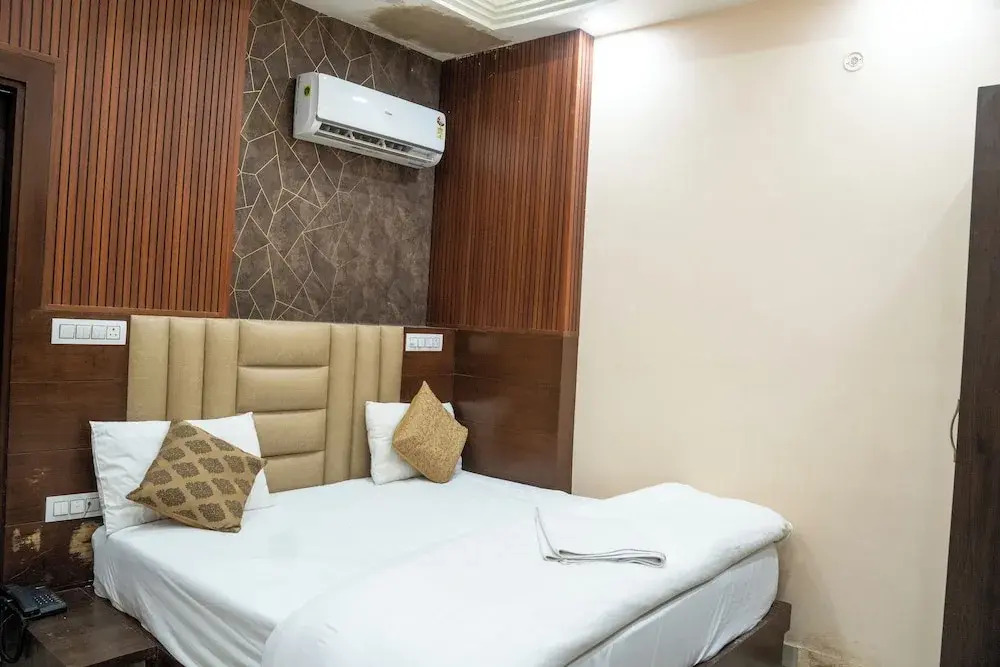 Hotel Madhav Palace