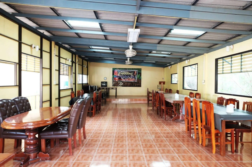 Golden House Hotel Sakaeo Room with breakfast