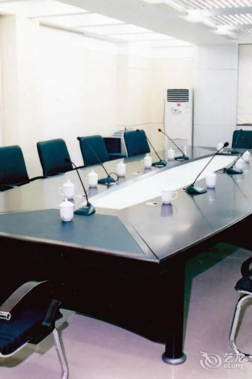 Boutique Holiday Hotel (Beihai Beibuwan Square)