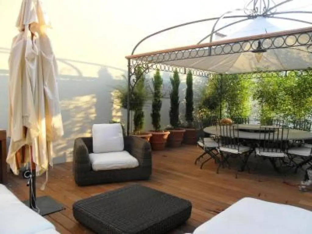 Luxury three Bed apartment in Cannes just a couple of minutes walk to the Palais and beaches 669
