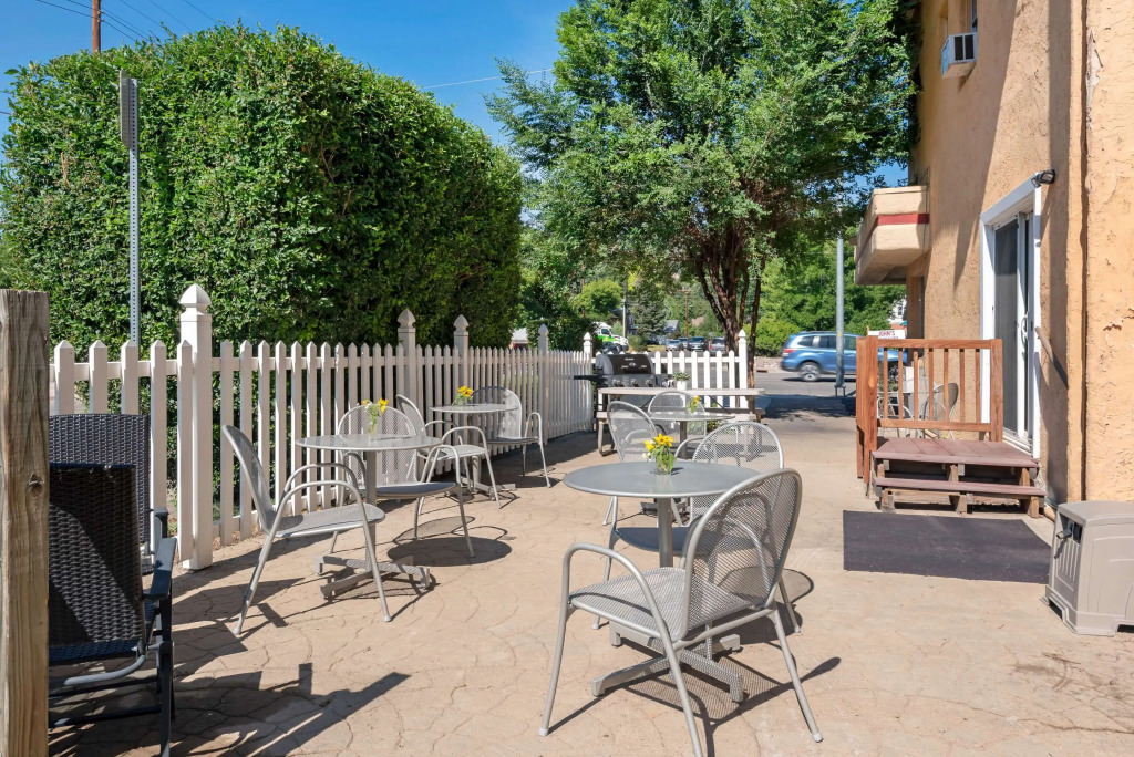 Econo Lodge  Inn & Suites Durango