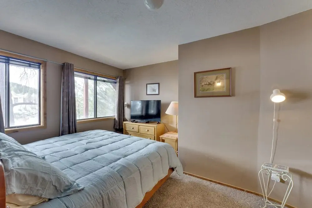 Walk to Lifts: Ski-in/ski-out Angel Fire Condo