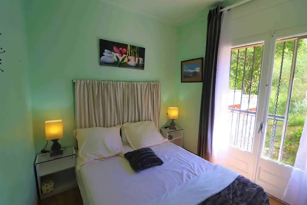 Roses Beach Apartment for 6