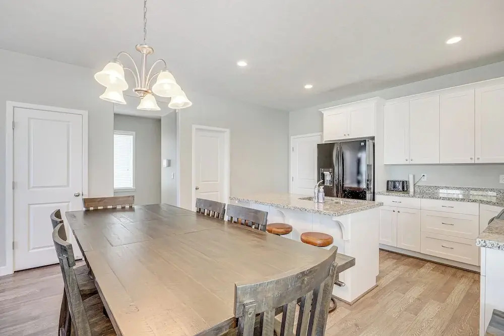 8 Mi to Loveland Aquarium: Mtn Home in Herriman!