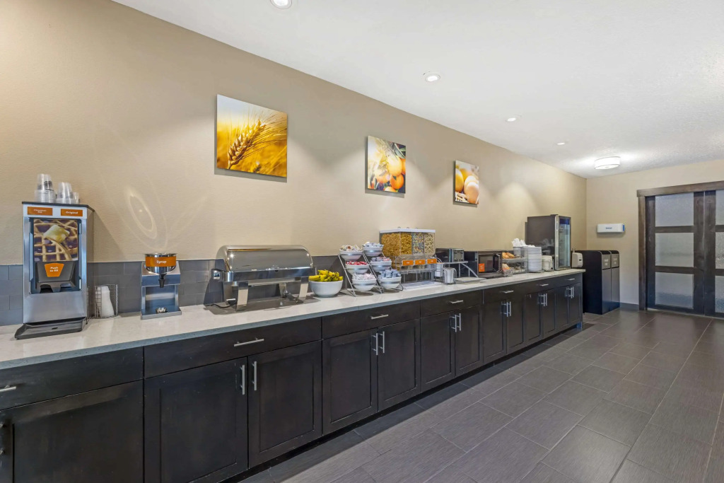 Comfort Suites Near Vancouver Mall