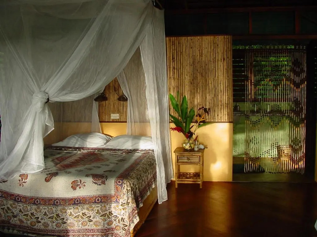 Iguana Lodge Beach Resort