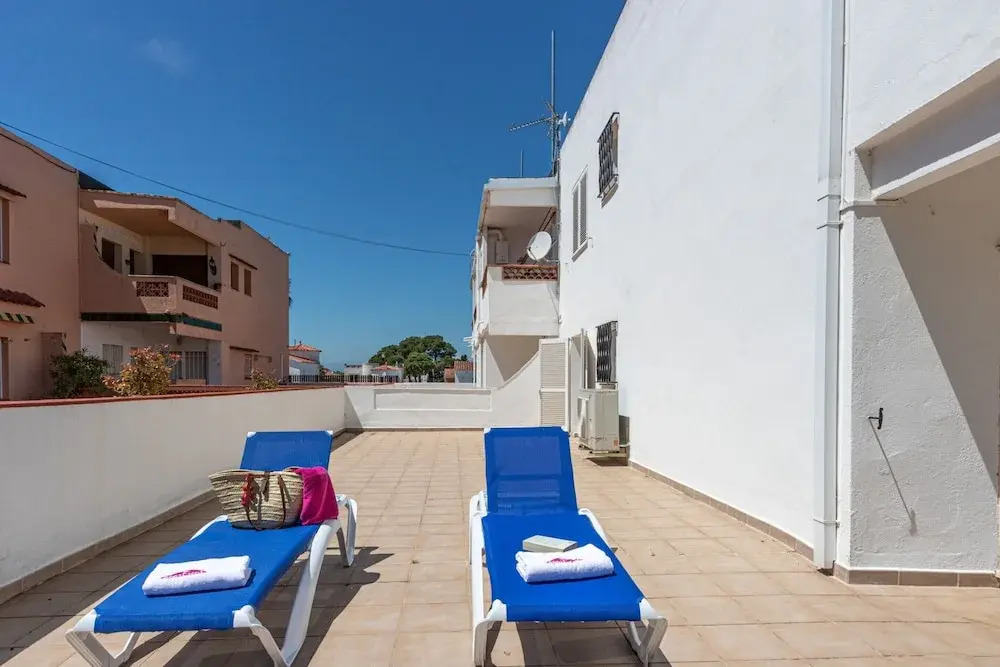 Modern Family Apartment Near Beach