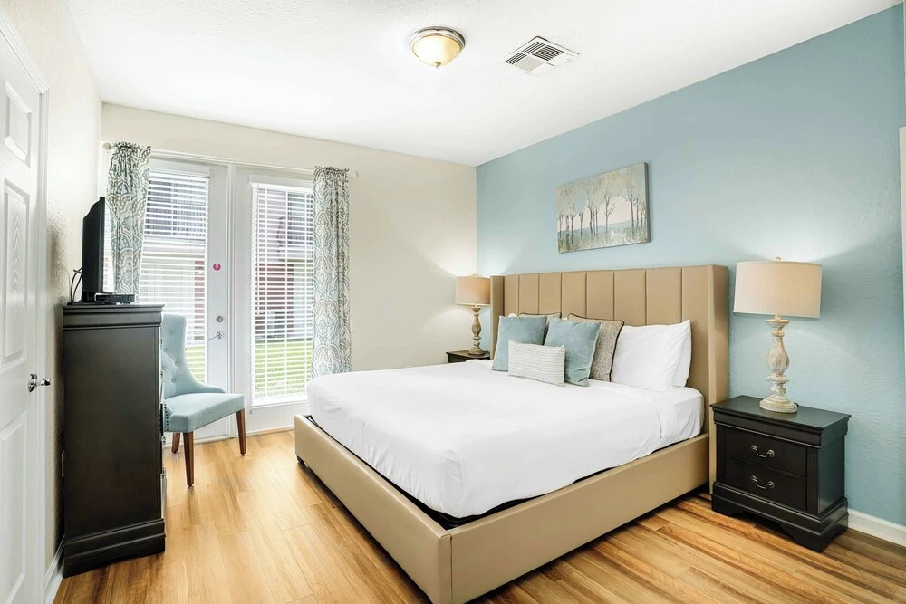 Spacious Townhome wPatio Garage Sleeps10