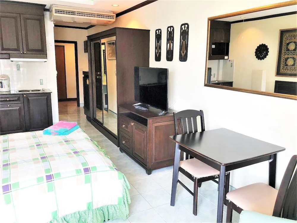 Sea view apartment Rimhad condominium Pattaya