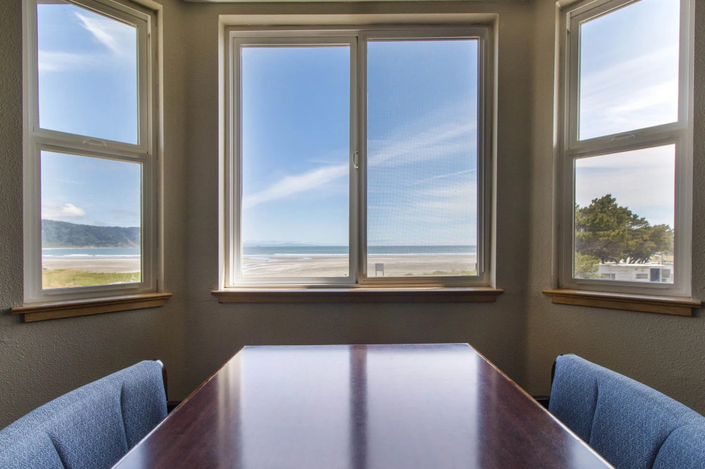 Anchor Beach Inn