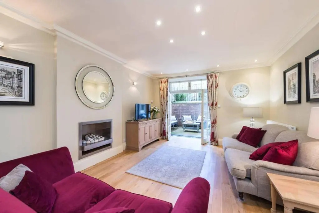 ALTIDO Luxury Apart for 6 with Patio in City Centre