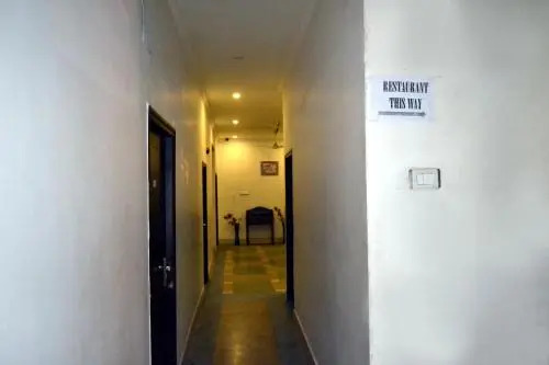 OYO Rooms Umed Club Road Rai Ka Bagh