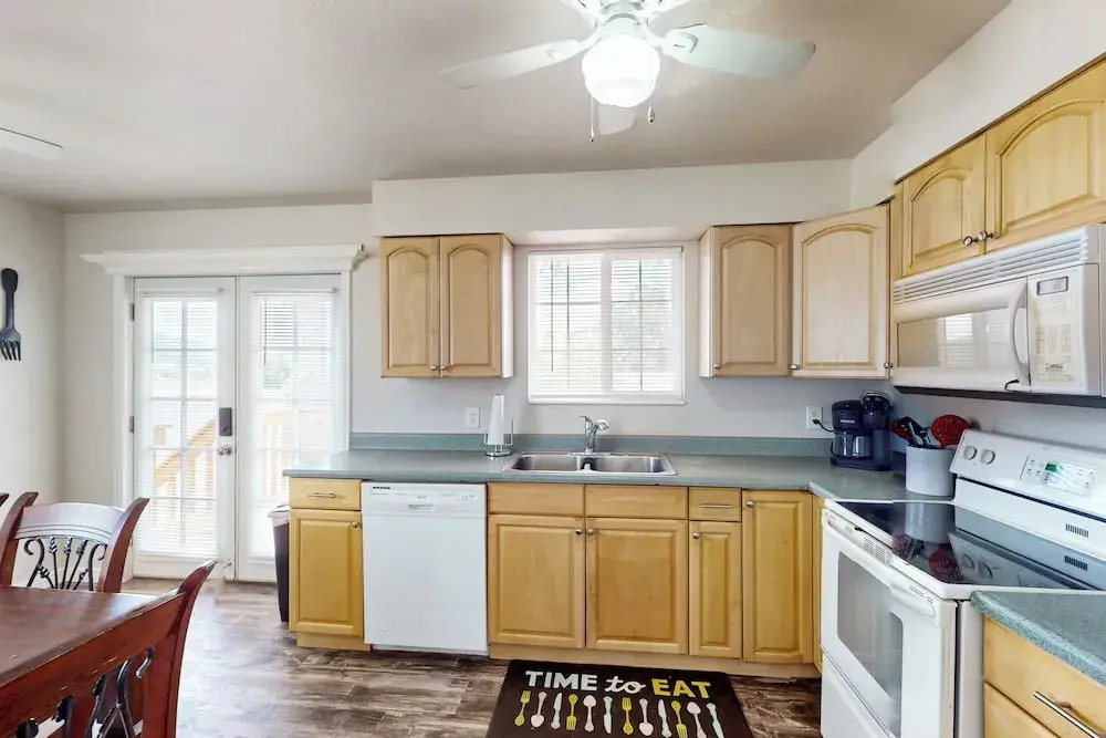 History, Hikes & Cozy Nights: Parowan Gem w/ Deck!