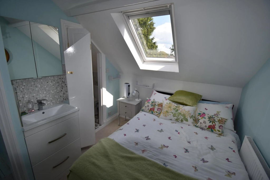 Rainbow 4BR Apartment & Spa sleeps up to 12