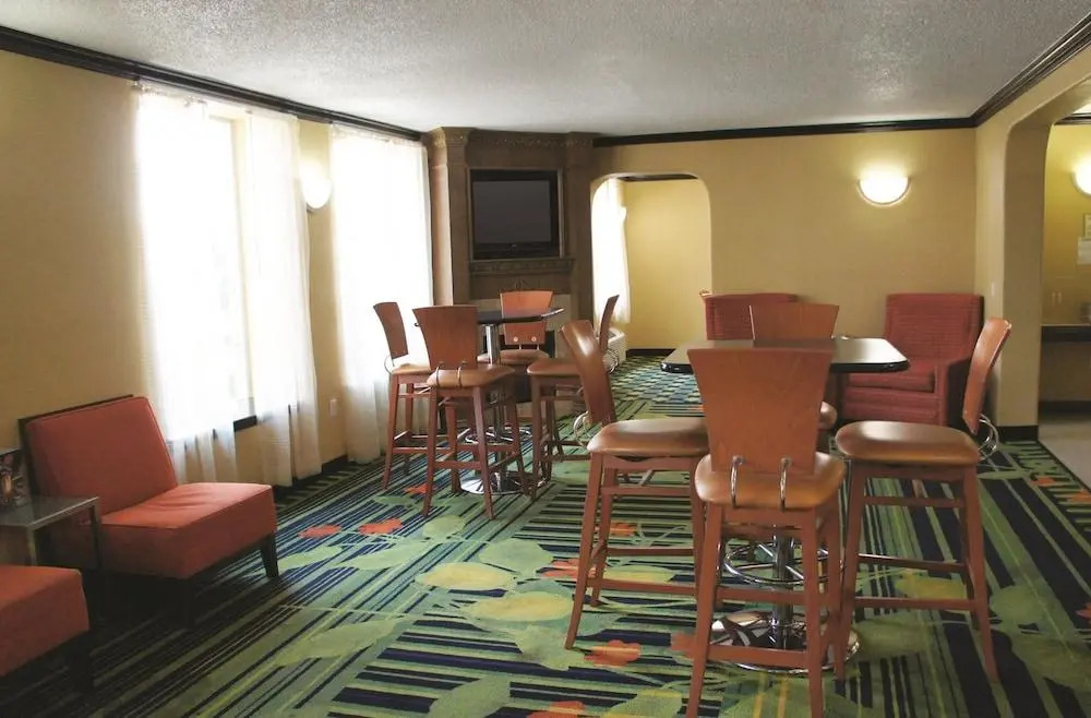 La Quinta Inn & Suites By Wyndham Tulsa Central