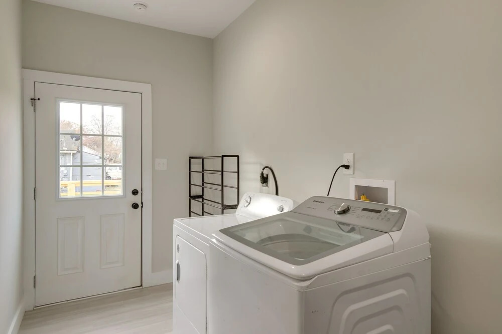 Modern & Pet-friendly Home: 3 Mi to Dtwn Knoxville