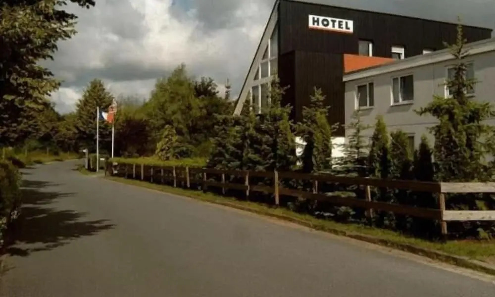 Hotel Café Galerie I Hannover-Garbsen I Free Parking