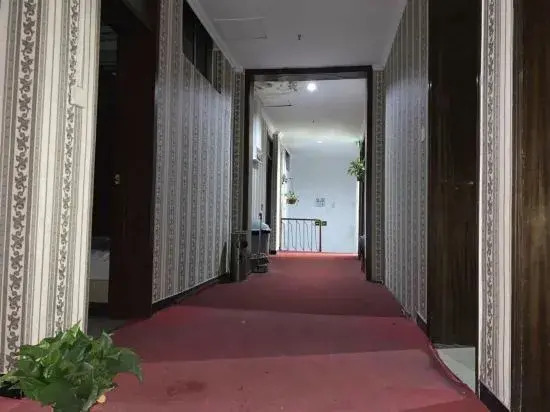 OYO Hongdu Express Homestay (Tengzhou Bus Terminal Jiayu Trade City)