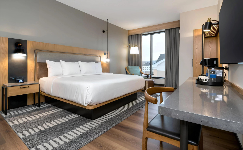 The Key Hotel Dubuque, Tapestry Collection By Hilton