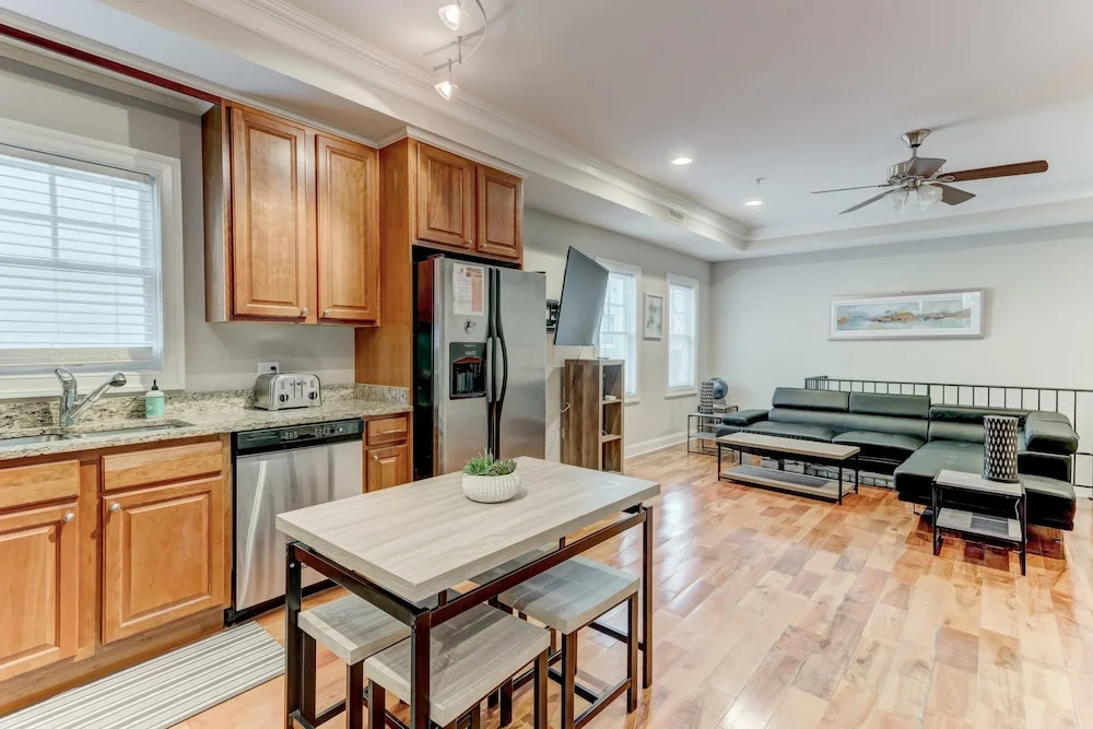 Upscale Home Near Harbor W/2cargarage&rooftopdeck