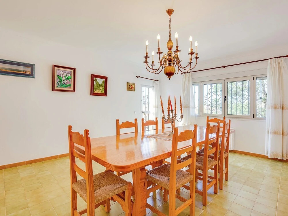 Spacious House in Quiet Residential Area With Private Pool, Terraces and BBQ