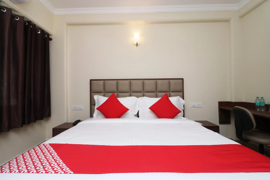 OYO Flagship 74174 Hotel Central Plaza