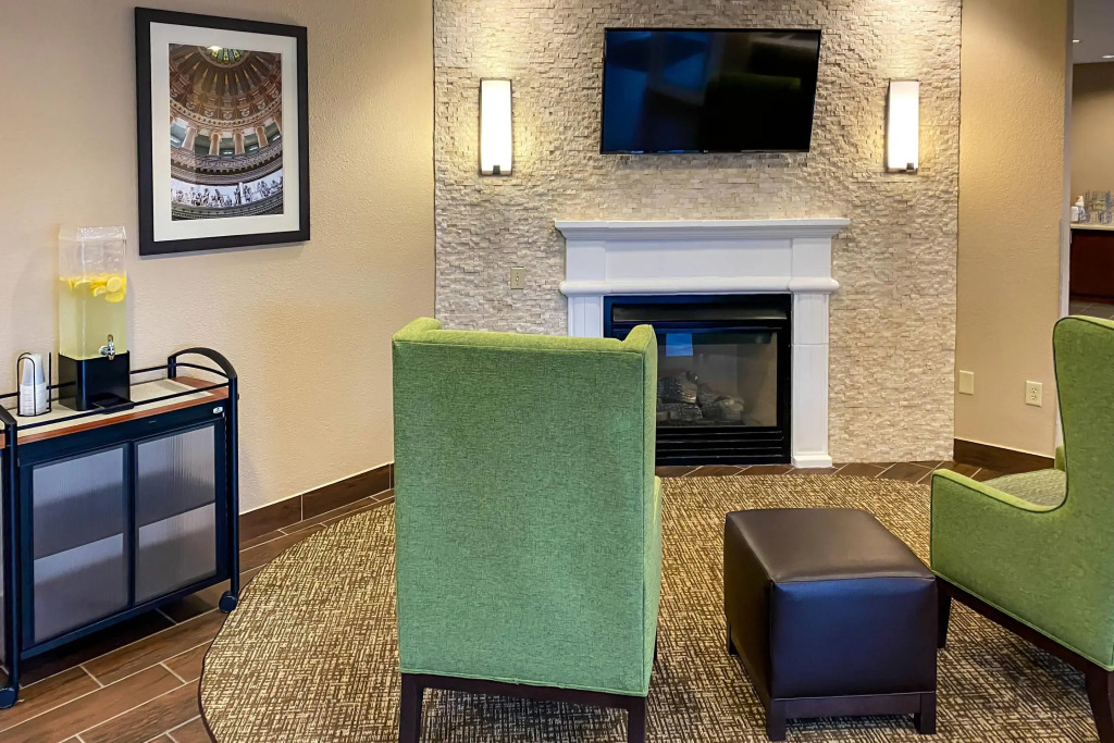 Comfort Inn DeKalb - University Area