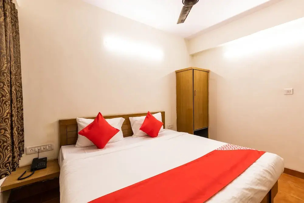 OYO 28360 Hotel Rajdeep