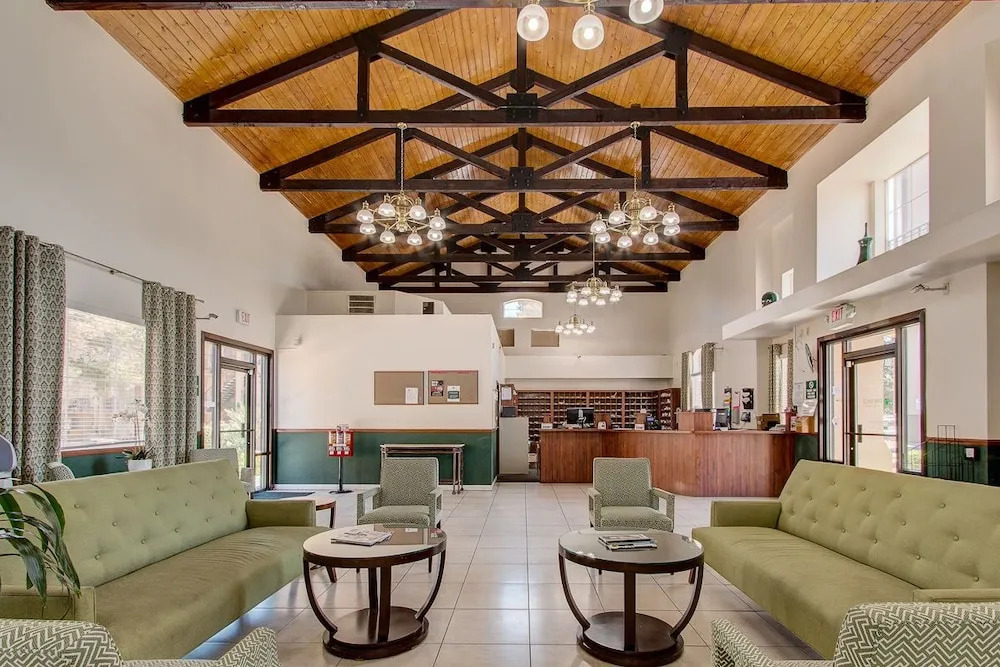 Emerald Suites