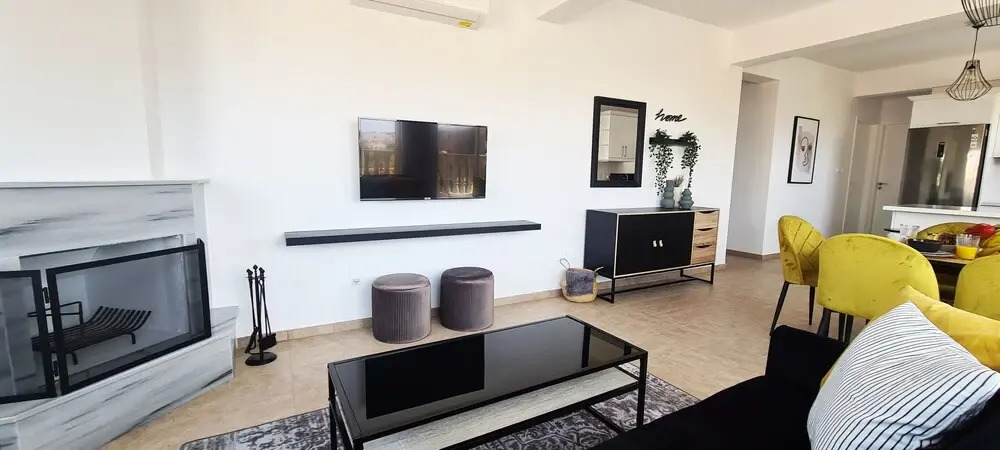 Phaedrus Living: Cityview Luxury Flat Walnut Grove 304