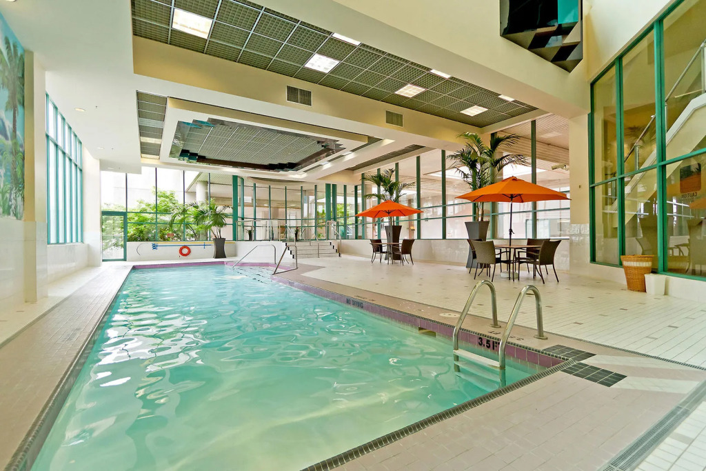 Rosedale on Robson Suite Hotel