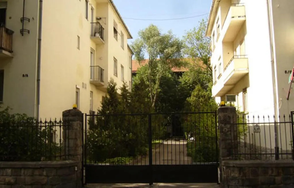 Home Away Apartment