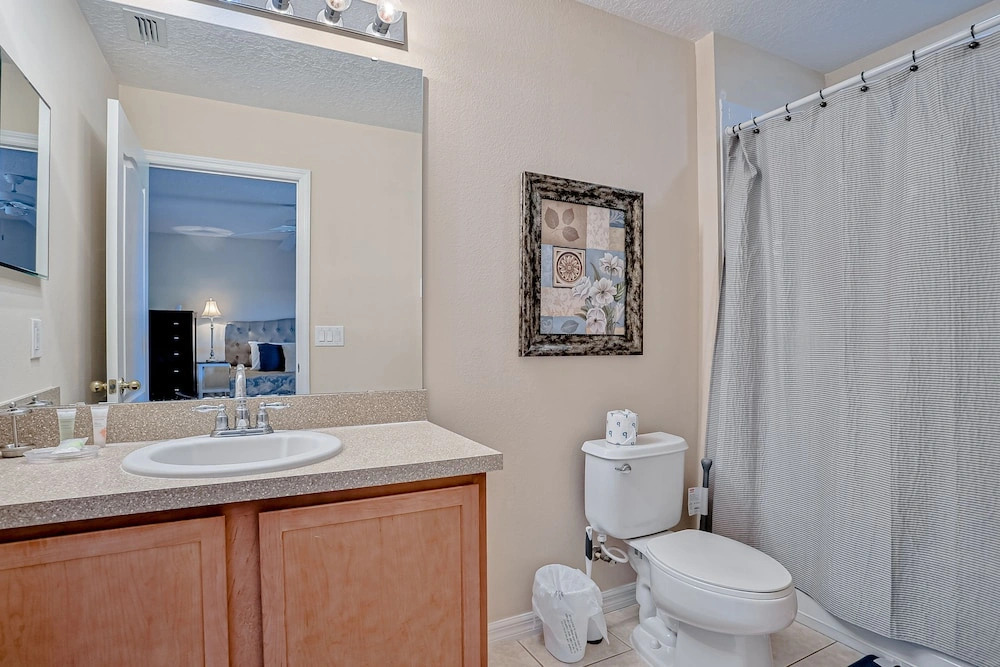 Stunning House With Lanai, Pool, Ping-pong, Full Kitchen, & Wifi