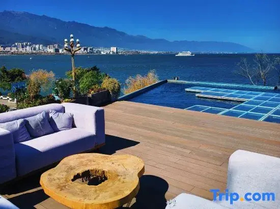 Dali Sugar Sea View Hotel (Erhai Park High-Speed Rail Station Branch)