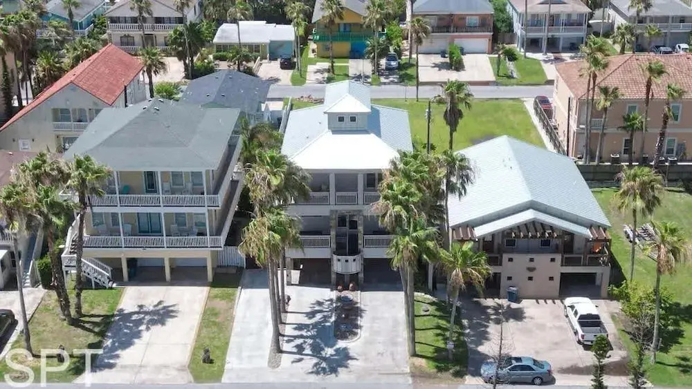 Padre Beach House 5 Bedroom Home by RedAwning