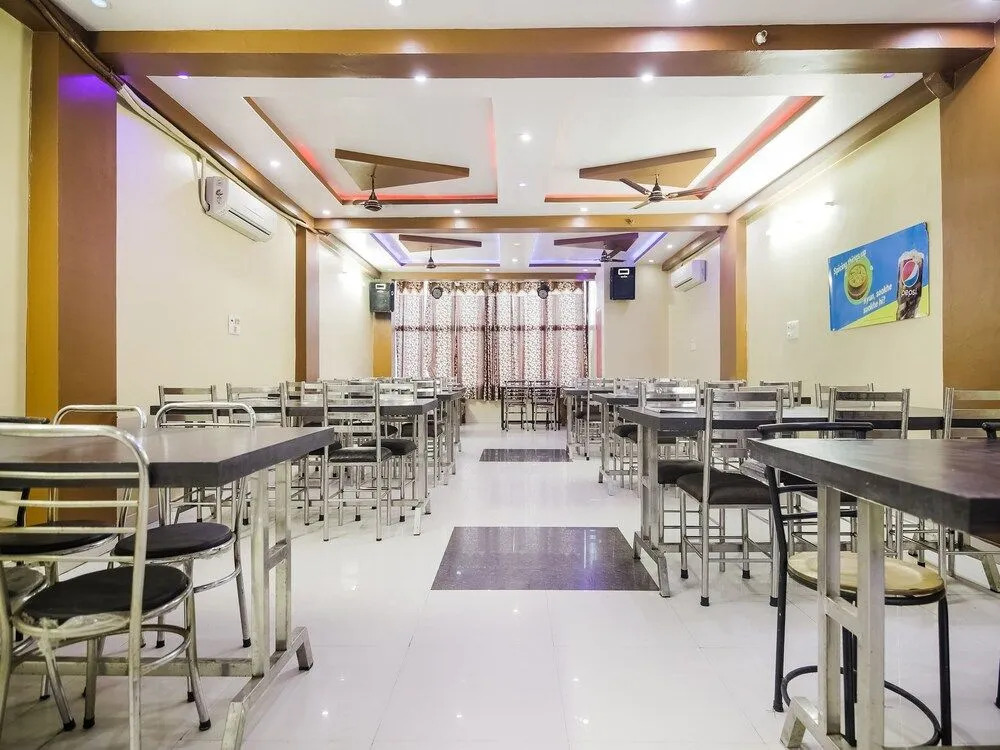OYO 46533 Ravi Palace