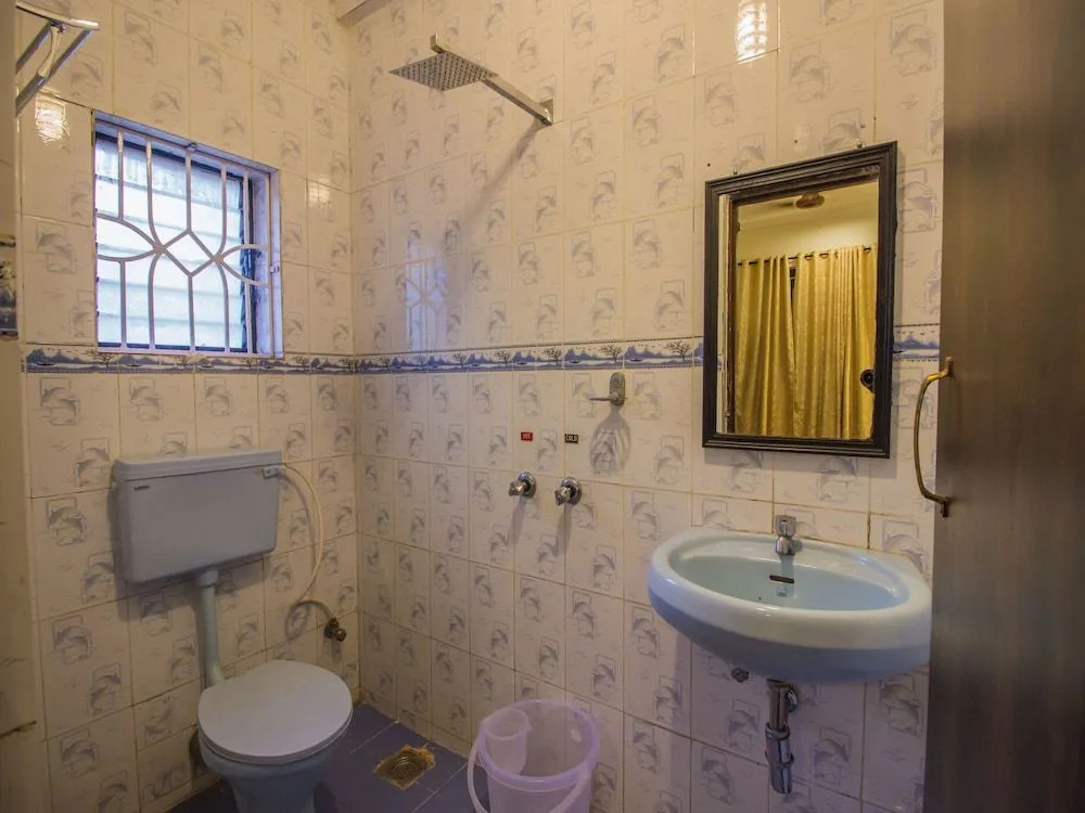 OYO 12041 Home Bright Studio Candolim Beach